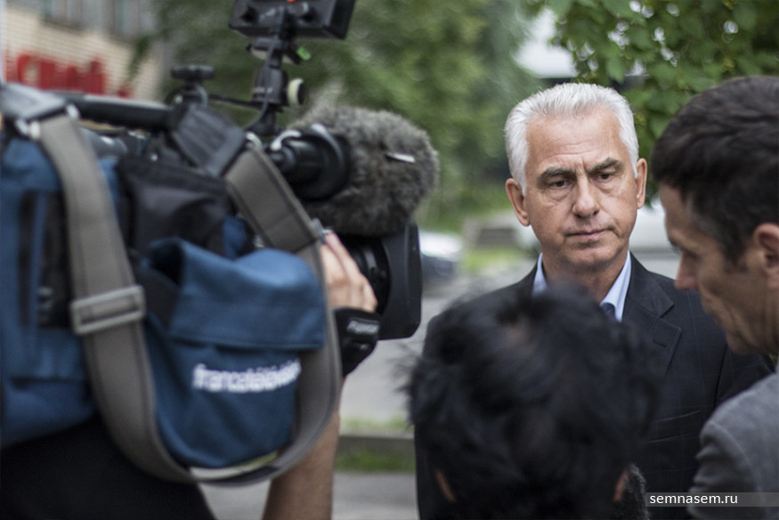 anufriev, victor talking to journalists, 25 August 2017