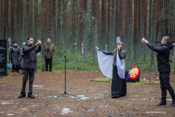 Krasny Bor, singing and dancing, 30 Oct