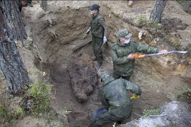 Bodies of 5 Soviet POWs, supposedly, at Sandarmokh (Sergei Markelov)